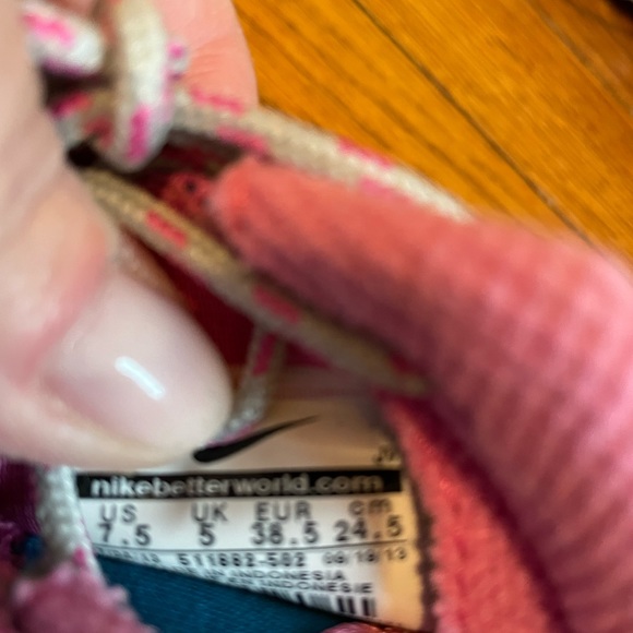 Nike women’s running shoes. - Picture 4 of 5